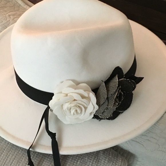Daesan Upcycled White Wool Blend Fedora with Floral Trim M/L - Picture 2 of 8